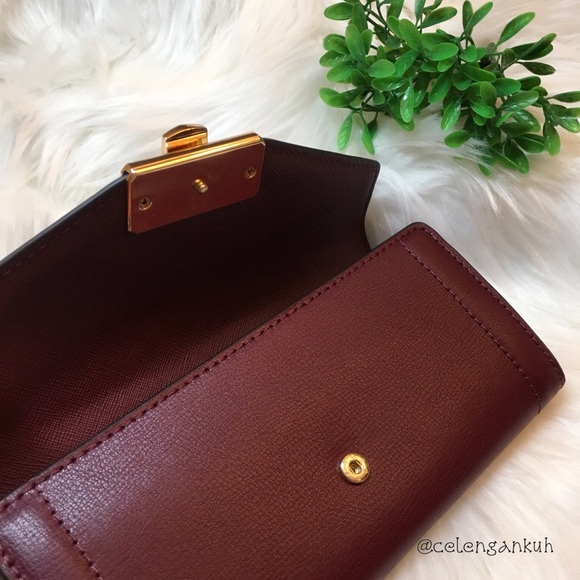 💕NEW Michael Kors Kinsley Carryall Leather Wallet - Picture 2 of 5